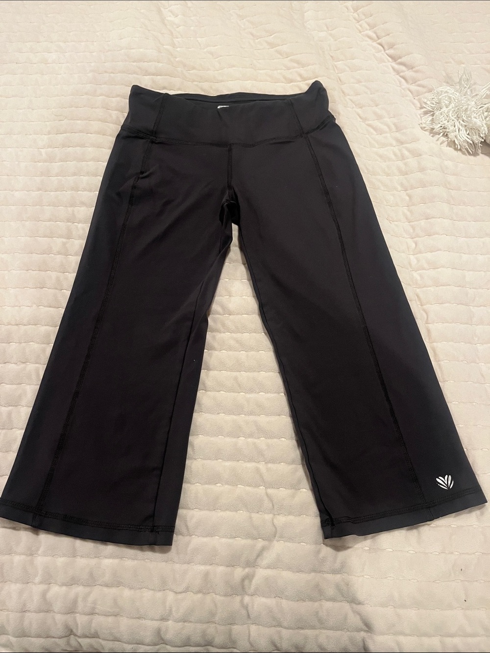 Forever 21 Black Cropped Flare Active Leggings